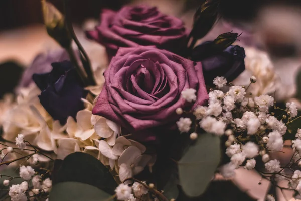 Een Close Shot Van Een Boeket Met Rozen — Stockfoto