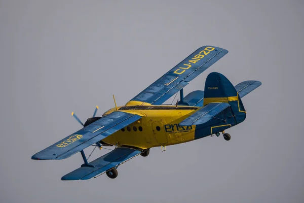 Cardenas Cuba Jul 2021 Het Gele Landbouwvliegtuig Dat Blauwe Lucht — Stockfoto