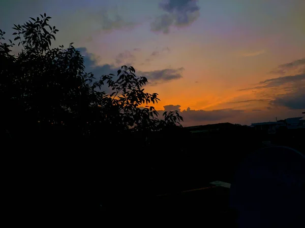 Силуэт Пейзажа Оранжевым Небом Время Заката — стоковое фото