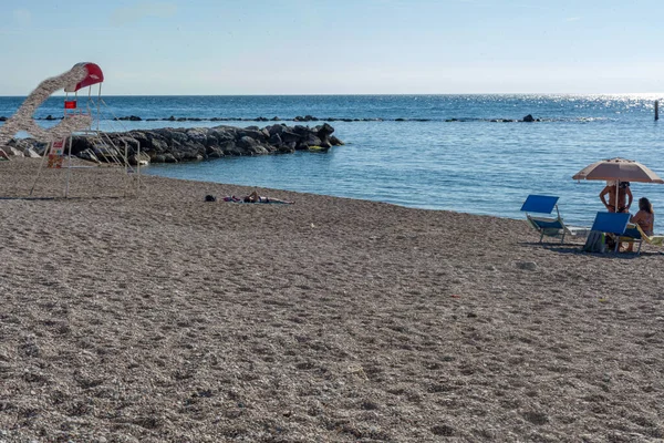 Parlak Bir Yaz Sabahı Talya Nın Numana Plajında Insanların Sıcak — Stok fotoğraf