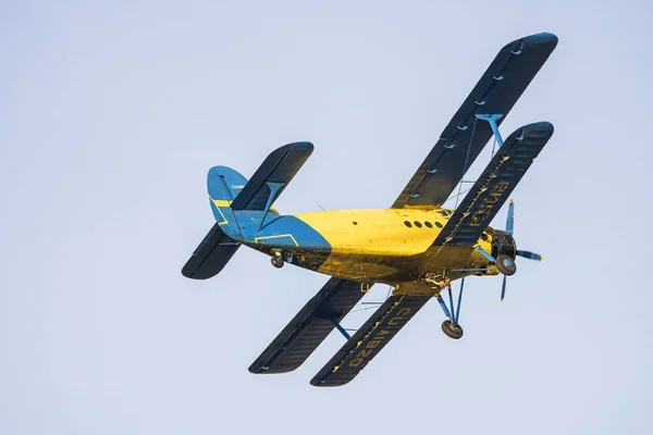 Cardenas Cuba Jul 2021 Het Gele Landbouwvliegtuig Dat Blauwe Lucht — Stockfoto