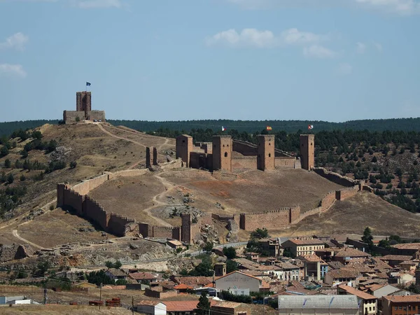 Castelo Medieval Sob Céu Dia Ensolarado — Fotografia de Stock