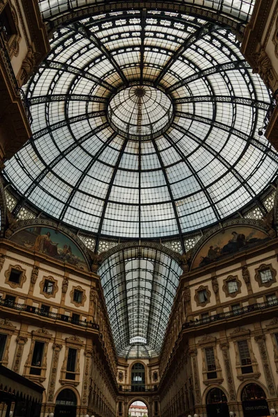 Tiro Vertical Galleria Vittorio Emanuele Milão Itália — Fotografia de Stock