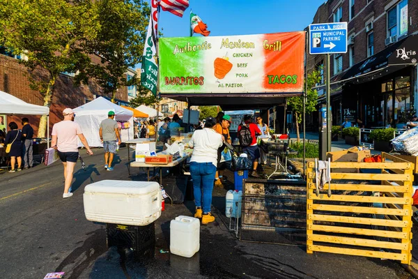 Queens United States Jul 2021 Astoria Straatmarkt Fruitmarkt Queens Verenigde — Stockfoto