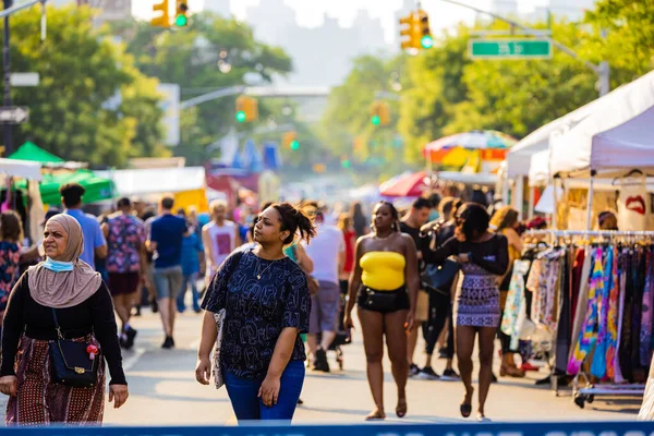 Queens United States Липня 2021 Люди Які Гуляють Вулиці Асторії — стокове фото