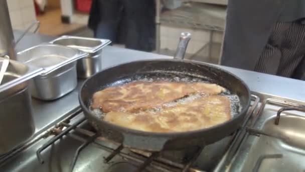 Filetes Peixe Que Fritam Panela — Vídeo de Stock