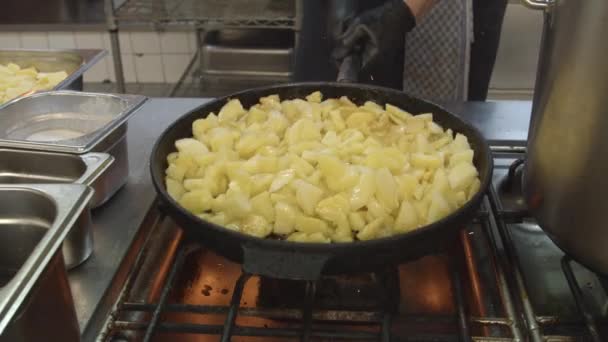 Primo Piano Filmato Della Cena Cottura Patate Fritte — Video Stock