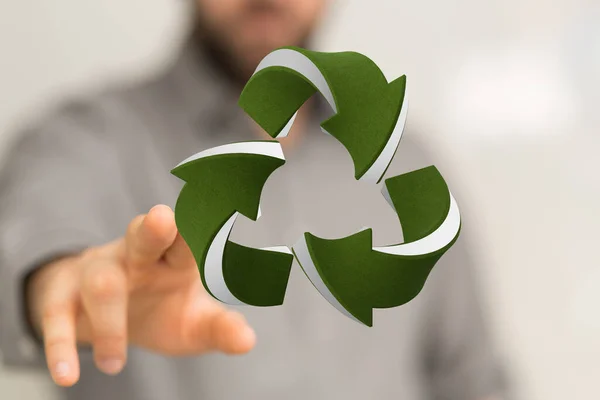 Een Man Die Volumetrisch Groen Recycleerbaar Digitaal Bord Aanraakt — Stockfoto
