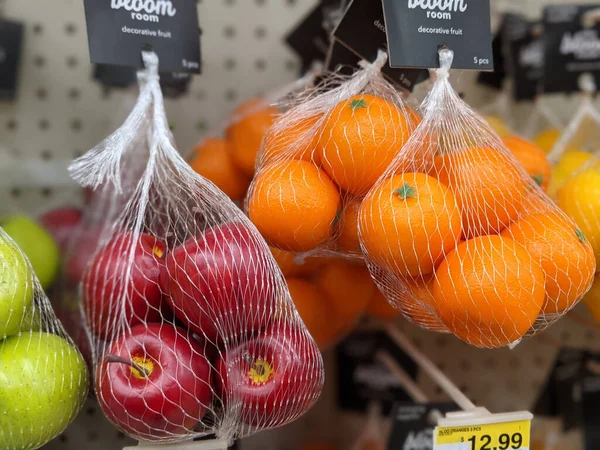 Indianapolis Państwa Zjednoczone Sty 2021 Różne Plastikowe Jabłka Pomarańcze Posortowane — Zdjęcie stockowe