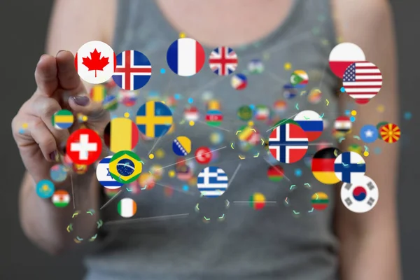 Hand Som Väljs Från Ett Flytande Nätverk Internationella Flaggsymboler — Stockfoto