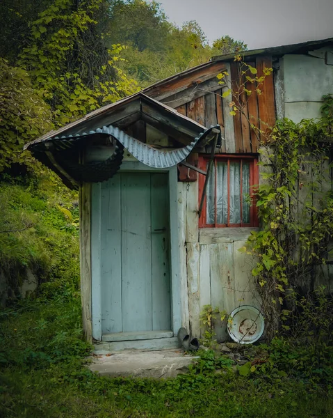 Plano Vertical Antigua Casa Rural Época Hermosa Entrada Con Una —  Fotos de Stock