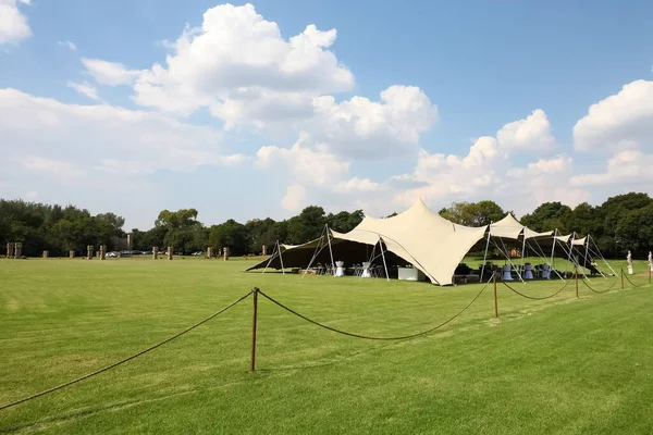 Johannesburg South Africa Lip 2021 Targowisko Weselne Trawnik Namiotem Johannesburgu — Zdjęcie stockowe