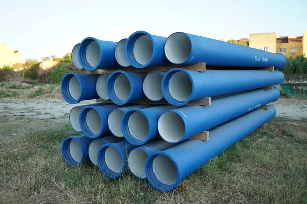 Stack Blue Casing Pipes Green Grass — Stock Photo, Image