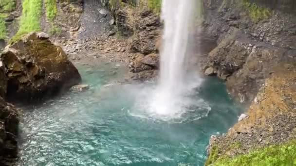 Hermosa Cascada Bosque — Vídeo de stock