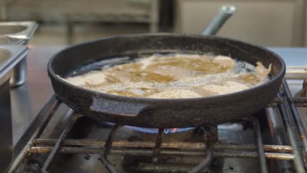 Filetes Peixe Que Fritam Panela — Vídeo de Stock