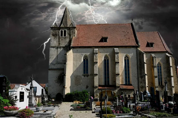 Shot Gothic Style Church Building Cemetery Lightning Gloomy Day — Stock Photo, Image