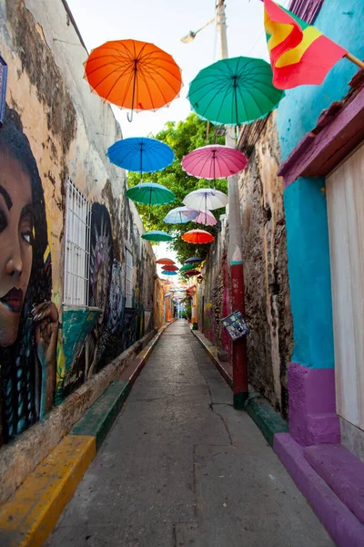 Cartagena Colombia Jul 2021 Bright Umbrellas Hang Colorful Alleyway Cartagena — Stock Photo, Image