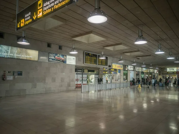 Santa Cruz Tenerife Spanyolország 2021 Május Repülőtér Belseje Olyan Emberekkel — Stock Fotó