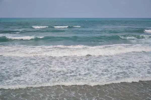 Beau Cliché Des Vagues Mer Par Une Journée Ensoleillée — Photo