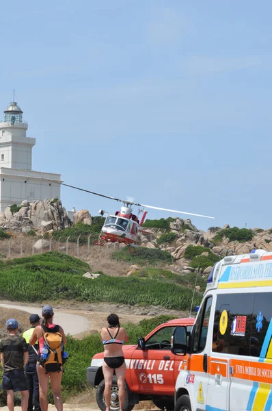 Santa Teresa Galluera Olaszország 2018 Augusztus Tűzoltó Helikopter Bevetés Közben — Stock Fotó