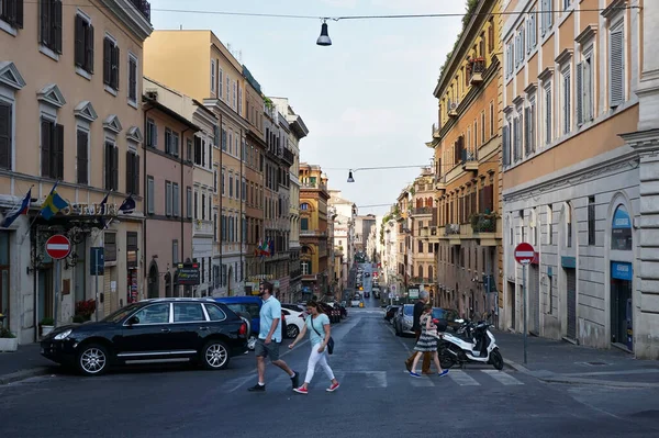 Ром Италия Сен 2019 Здания Автомобили Припаркованные Улице Риме Италия — стоковое фото
