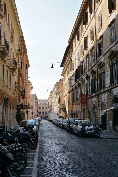 Rome Italy Sep 2019 Vertical Shot Buildings Cars Parked Street — Stock Photo, Image