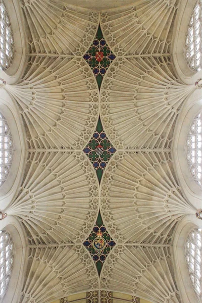 英国バース 2012年8月8日 有名な教区教会のファンアーチ型の天井英国のバース修道院 — ストック写真