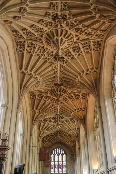 英国バース 2012年8月8日 有名な教区教会のファンアーチ型の天井英国のバース修道院 — ストック写真