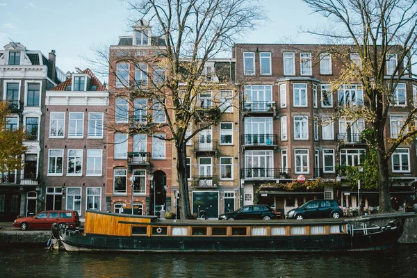 Amsterdam Nizozemsko Listopadu 2018 Loď Kanálu Amsterdamu Nizozemsko Denního Světla — Stock fotografie