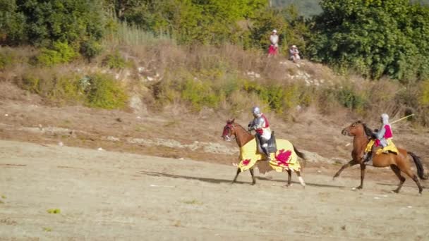 Orta Çağ Mızrak Dövüşünün Yeniden Yapılandırılması Yaşam Tarzı — Stok video