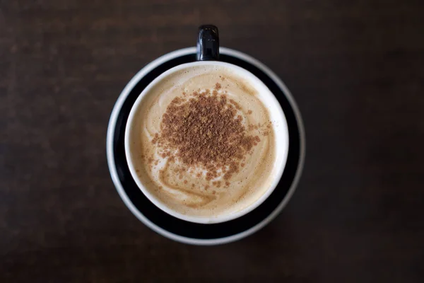 Une Vue Dessus Une Tasse Café Cappuccino Avec Chocolat Saupoudré — Photo