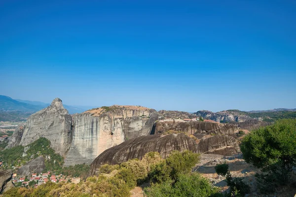 Meteora Görögország Rettenetes Kőképződmények Homokkőből Tetejükön Keresztény Kolostorokat Építenek Bizánci — Stock Fotó
