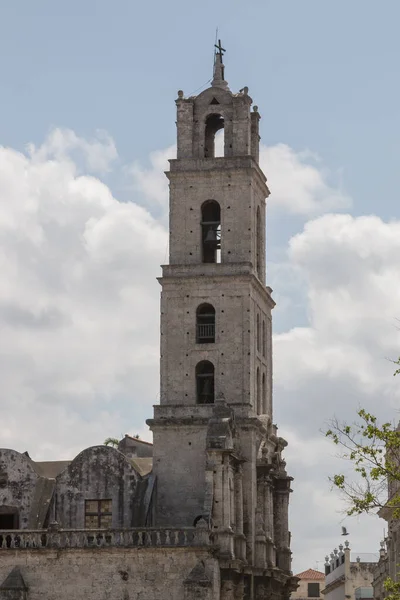Zdjęcie Pionowe Dzwonnicy Bazyliki Mniejszej Franciszka Asyżu Hawanie Kubie — Zdjęcie stockowe