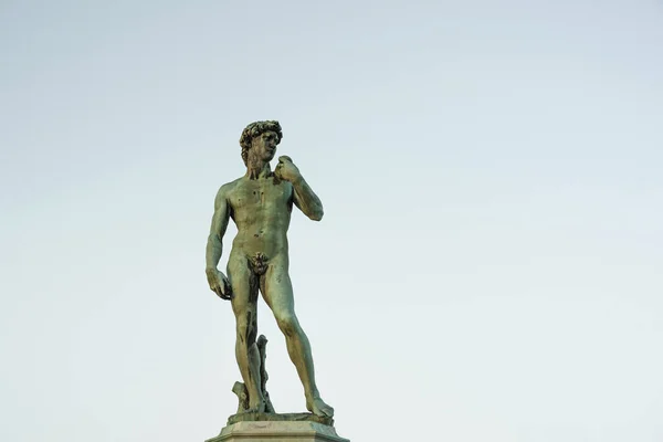 フィレンツェ トスカーナ イタリアの光を背景にしたダビデ像 — ストック写真