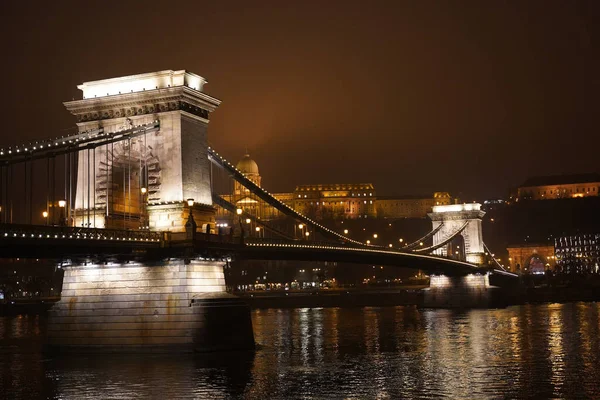 Wieczorny Widok Słynny Most Łańcuchowy Szechenyi Budapeszcie Węgry — Zdjęcie stockowe