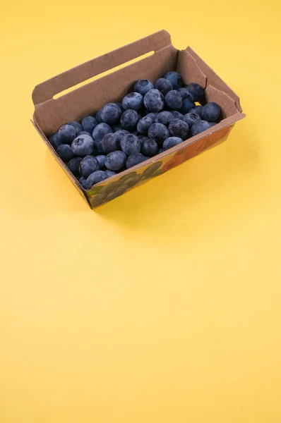 View Delicious Blueberries Paper Box Isolated Yellow Background — Stock Photo, Image