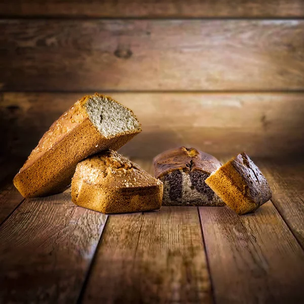 Uma Vida Tranquila Pão Regular Chocolate Fundo Madeira — Fotografia de Stock