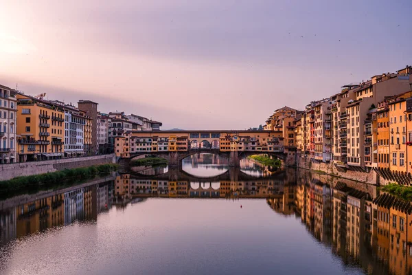 Gyönyörű Kilátás Nyílik Ponte Vecchio Arno Folyóra Firenzében Olaszországban — Stock Fotó