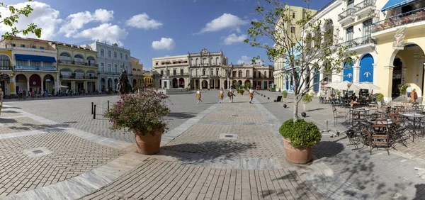 Panoramiczne Ujęcie Placu Plaza Armas Słoneczny Dzień Hawanie Kubie — Zdjęcie stockowe