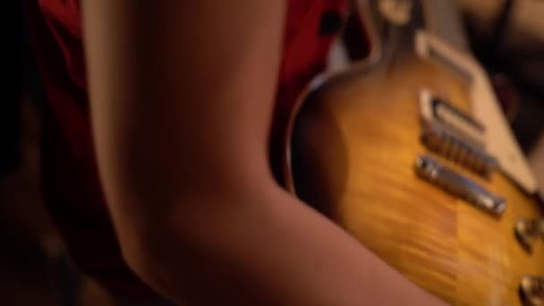 Músico Anónimo Tocando Guitarra Estudio Grabación — Vídeo de stock