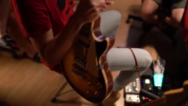 Músico Anônimo Tocando Guitarra Estúdio Gravação — Vídeo de Stock