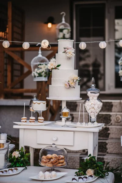 Canto Com Bolos Sobremesas Para Cerimônia Casamento — Fotografia de Stock