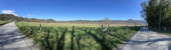 Une Vue Panoramique Vaste Champ Agricole Sous Ciel Dégagé — Photo