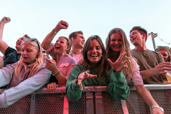 Tisvildelej Dánsko Července 2021 Mladý Dav Lidí Baví Během Festivalu — Stock fotografie