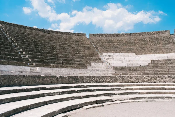 Pompeji Amfiteátrum Régi Romjai Kőpadokkal Kék Alatt — Stock Fotó