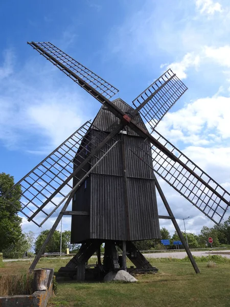 Vertikal Bild Väderkvarn Blå Himmel Öland — Stockfoto