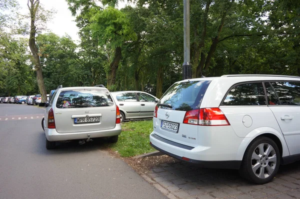 Poznan Polska Cze 2016 Zaparkowany Samochód Opel Parkingu Parku Cytadela — Zdjęcie stockowe