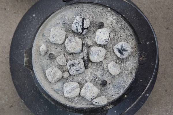 Μπολ Ανοιχτό Γκρι Κάρβουνο Για Μαγείρεμα Αυτό — Φωτογραφία Αρχείου