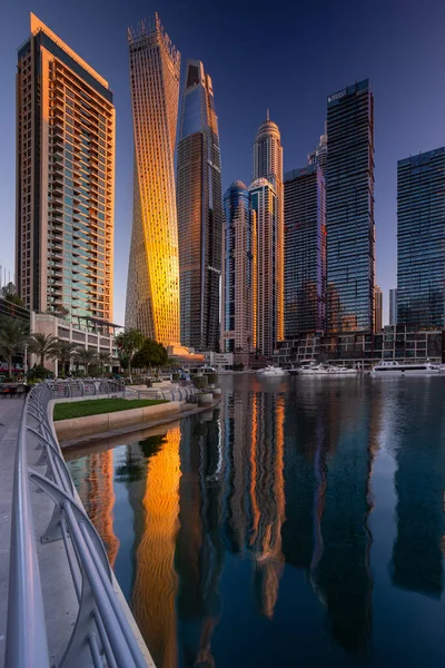 Dubai Marina Egy Lakóövezet Napkeltekor — Stock Fotó