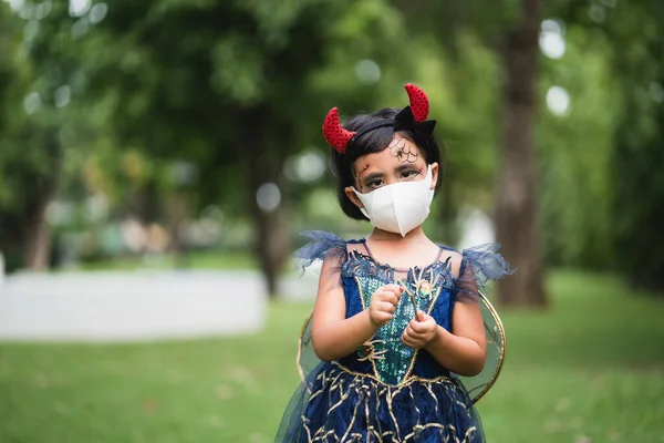 Cute Southeast Asian Girl Thailand Halloween Costume Makeup Wearing Sanitary — Stock Photo, Image